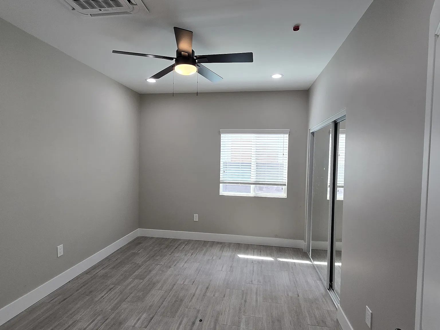 3 bed, 1.5 bath, 1300 sqft, $3,700 — Photo 4