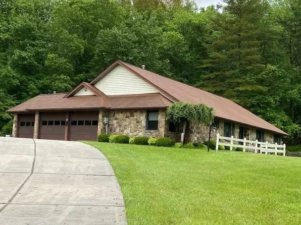 10 Meadows Rd, Sparta, TN 38583