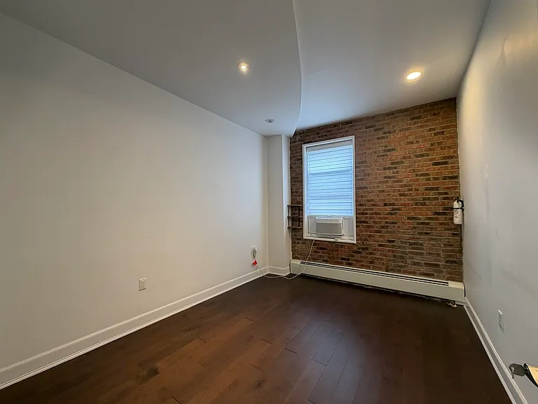 228 Maple St #2 — Photo 10