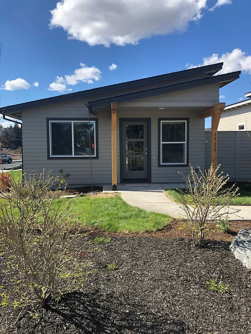 2 Bedroom / 1 Bathroom Cottage in Bend — Photo 1