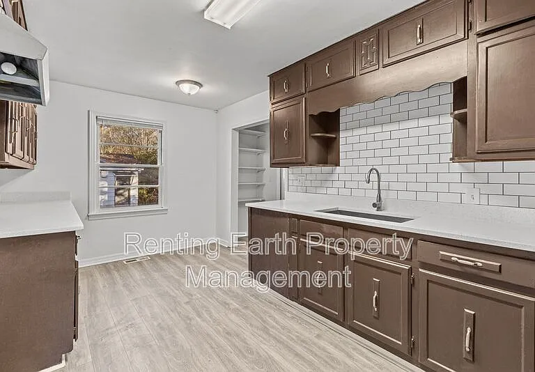 2321 4th St NE — Photo 6