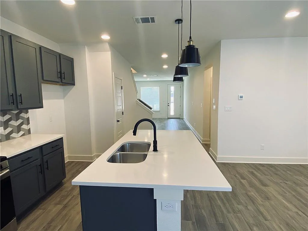 5160 N A W Grimes Blvd — Photo 3