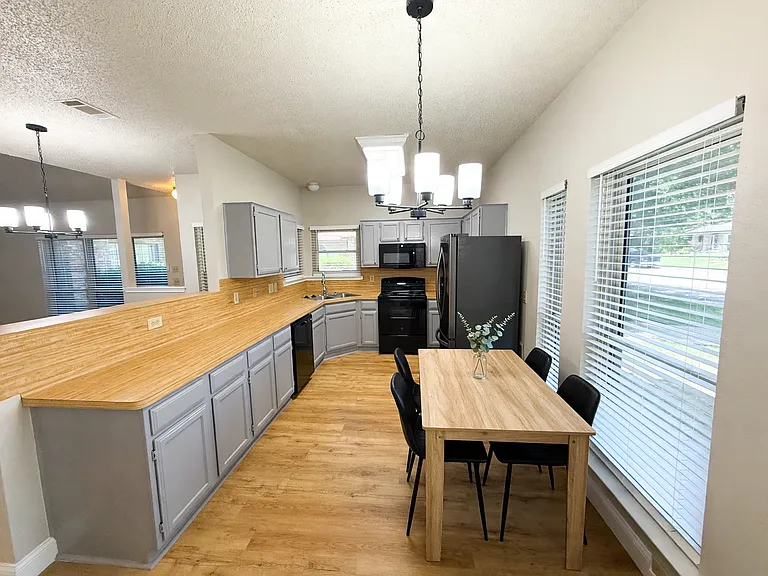 720 Crescent Dr — Photo 5