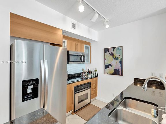 4th image of 335 Biscayne Blvd #3408
