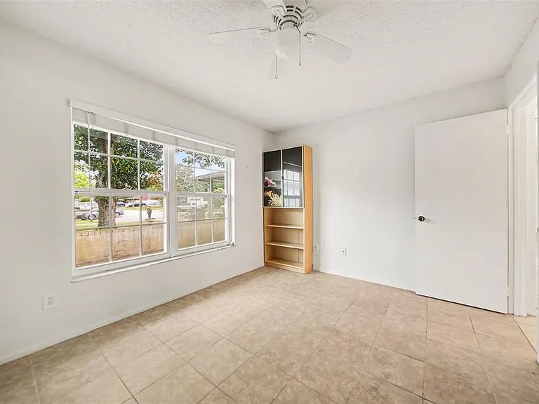 5033 Loyola Ln — Photo 18