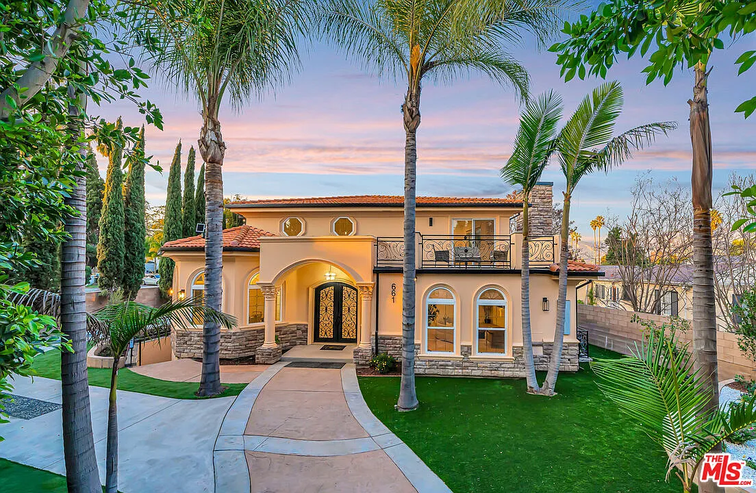 5 bed, 4.5 bath, 3537 sqft, $13,988 — Photo 3