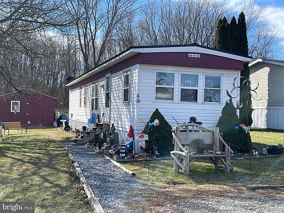 3rd image of 4 Oxford Dr