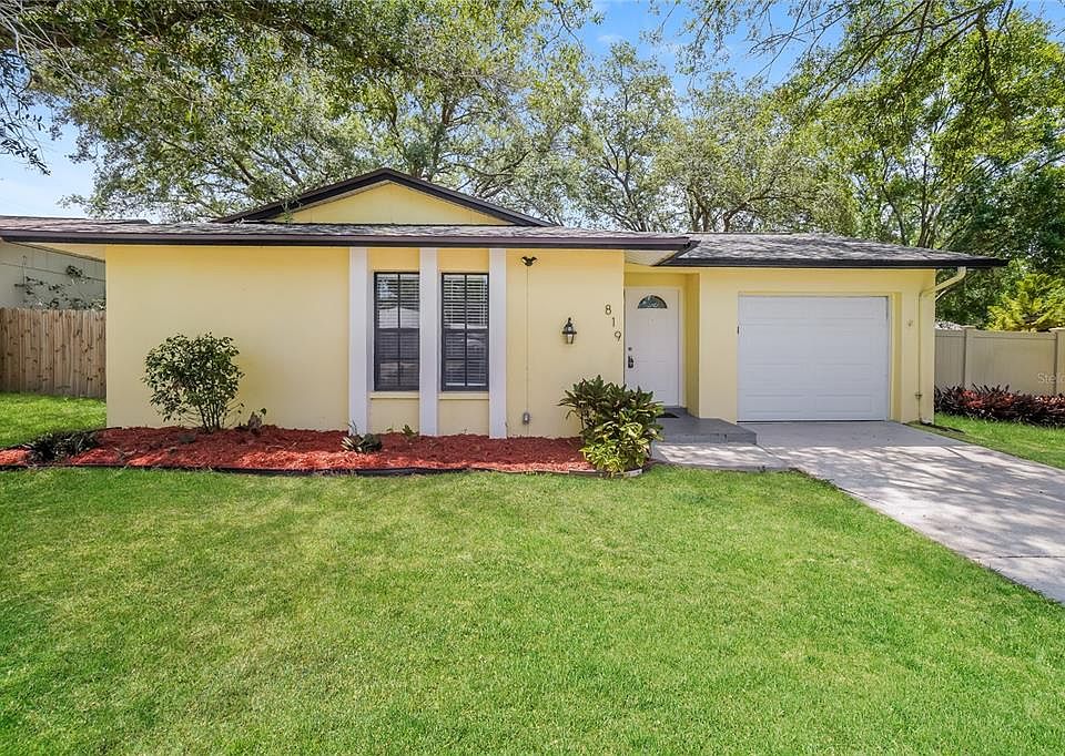 1st image of 819 GREENFIELD DRIVE