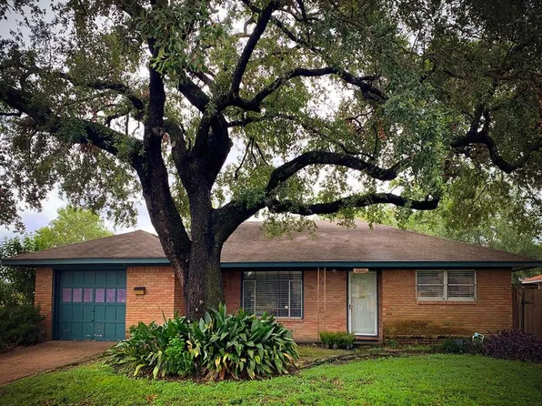 2330 Saxon Dr, Houston, TX 77018