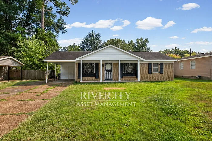 3 bed, 2.0 bath, 1438 sqft, $1,795 — Photo 1