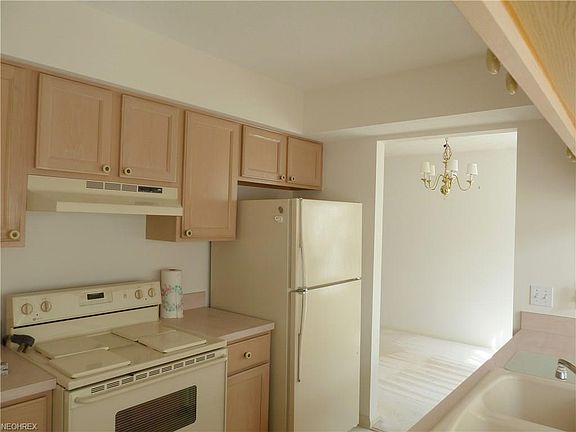 5th image of 624 Windsor Ln