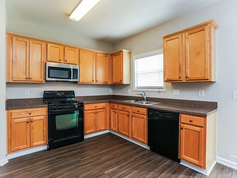 2044 Lakeshore Overlook Dr NW — Photo 8