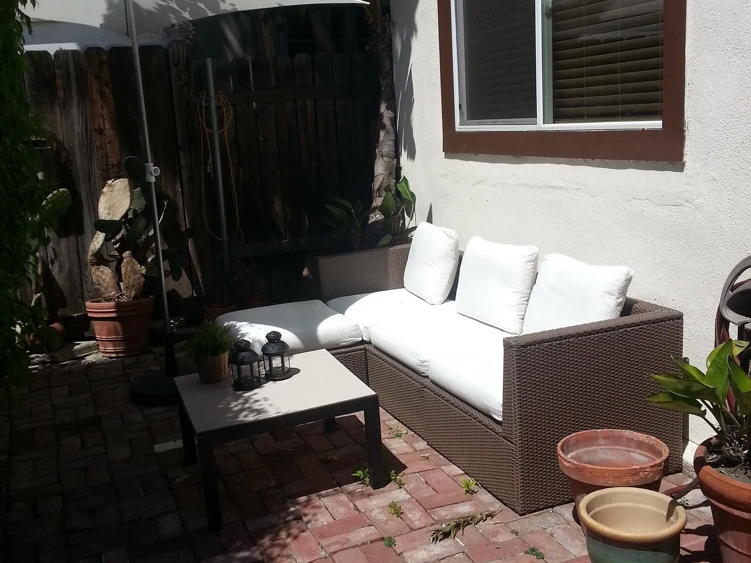 526 Huntley Dr — Photo 2
