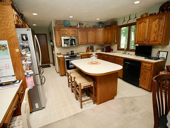 5th image of 3925 Lakeridge Dr