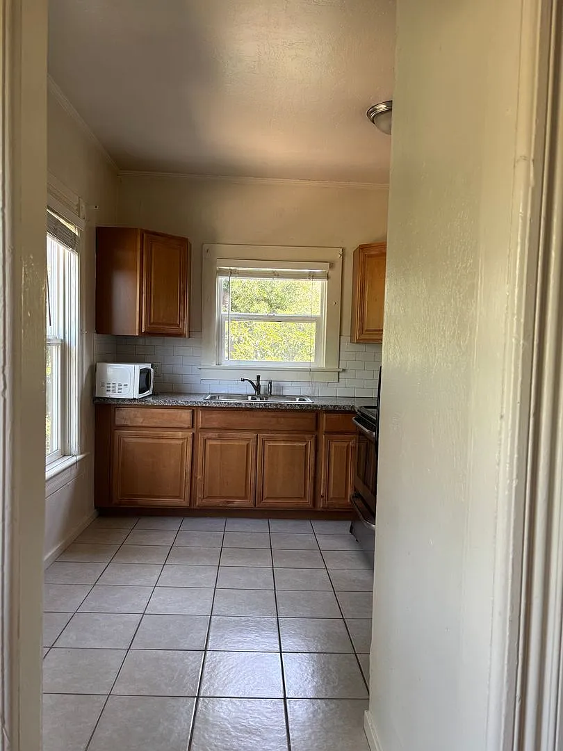 300 Cherry Ave — Photo 3