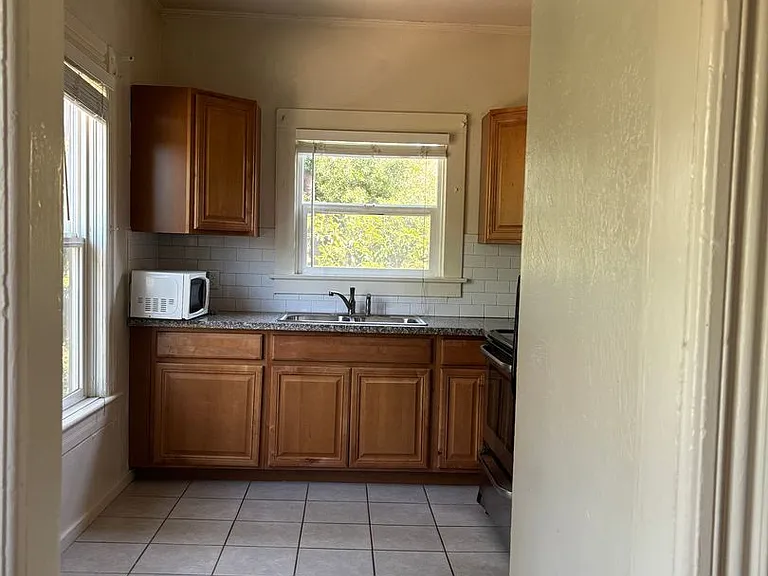 300 Cherry Ave — Photo 3