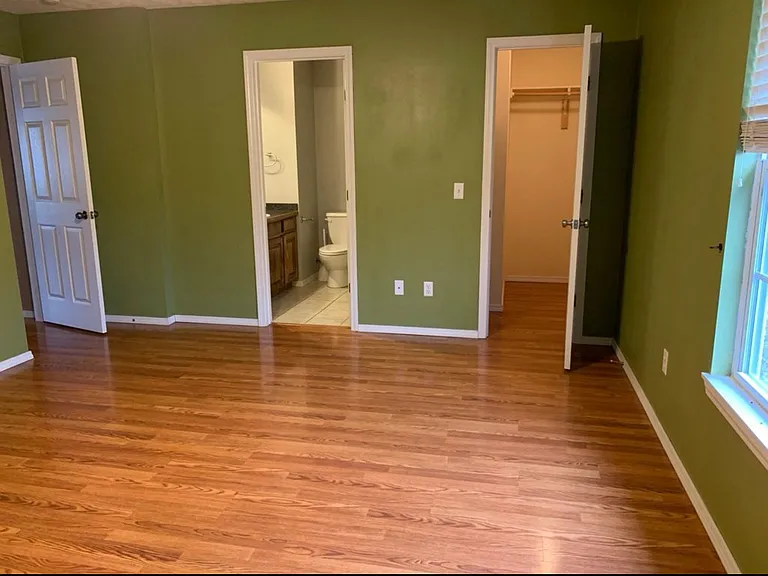 515 W Woodbine Rd — Photo 4