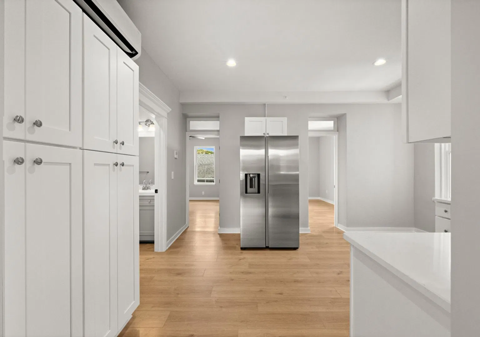 Gorgeous 2 Bedroom with Private Solarium and porch. Stunning River views! — Photo 3