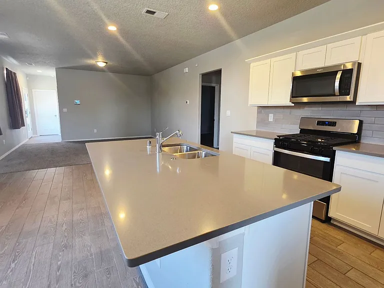 748 Amatista Loop SE — Photo 20