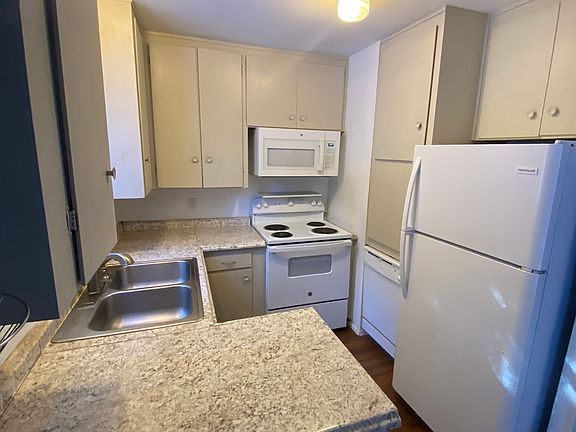 5th image of 718 Gardner St