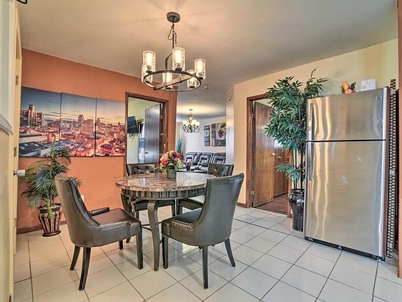 5th image of 3045 Evaline Ave #3045