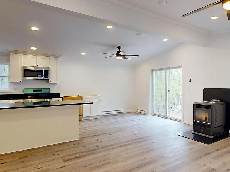 101 Arbutus Ct — Photo 11