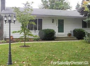 1384 Clover Crest Ave NW, Grand Rapids, MI 49504