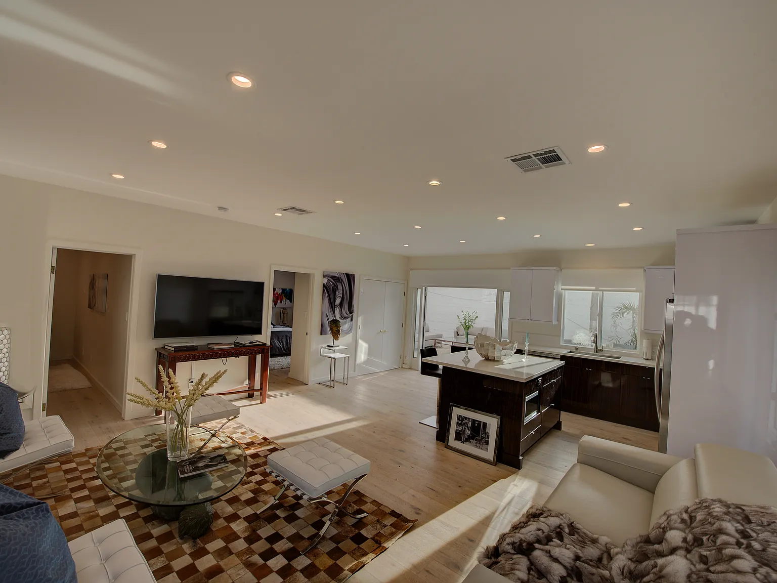 Clifton Way, Beverly Hills — Photo 2