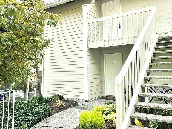 3rd image of 9484 Redmond Woodinville Rd NE APT C306