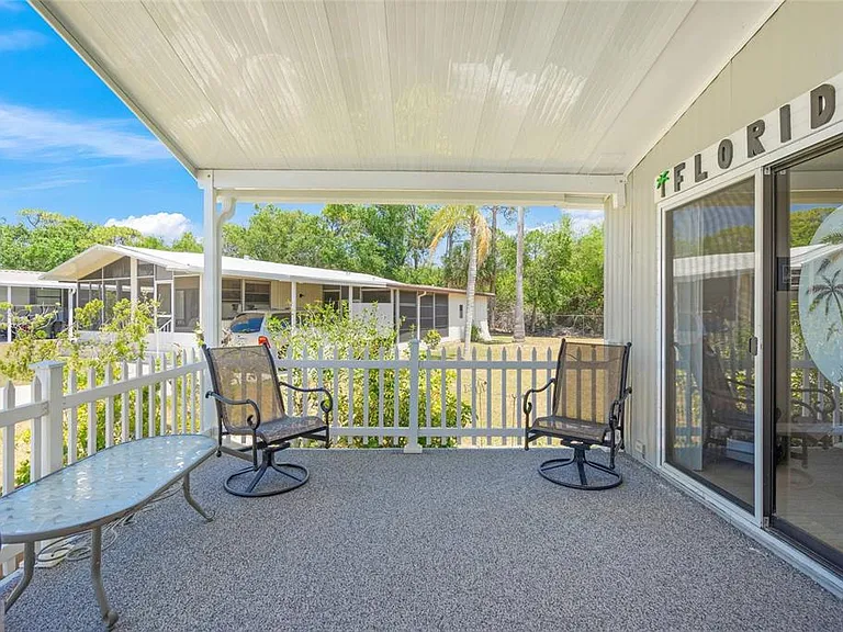 925 Iglesia Dr — Photo 4