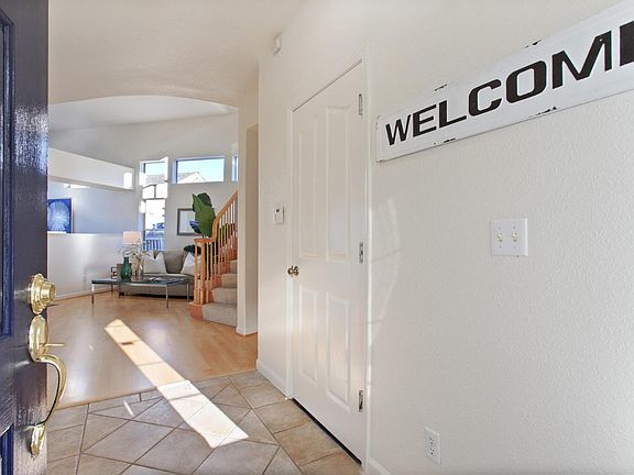 4th image of 18 Nancy Ln