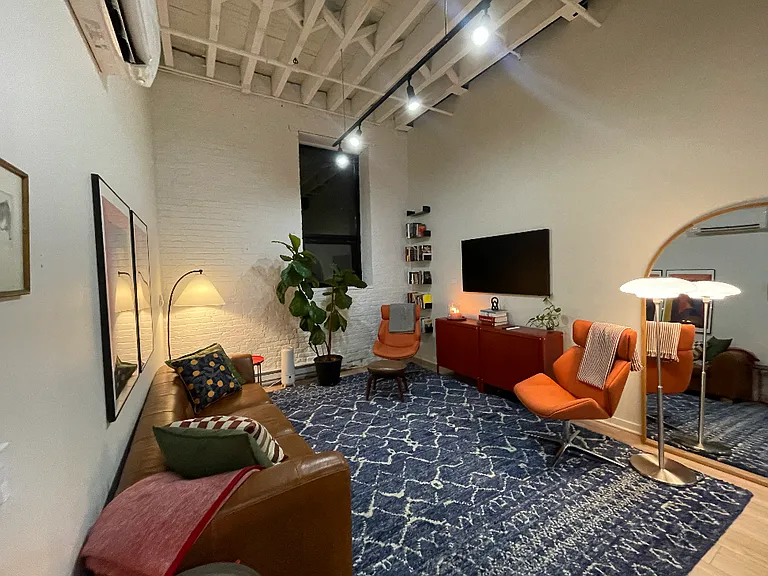 1147 W Ohio St — Photo 3