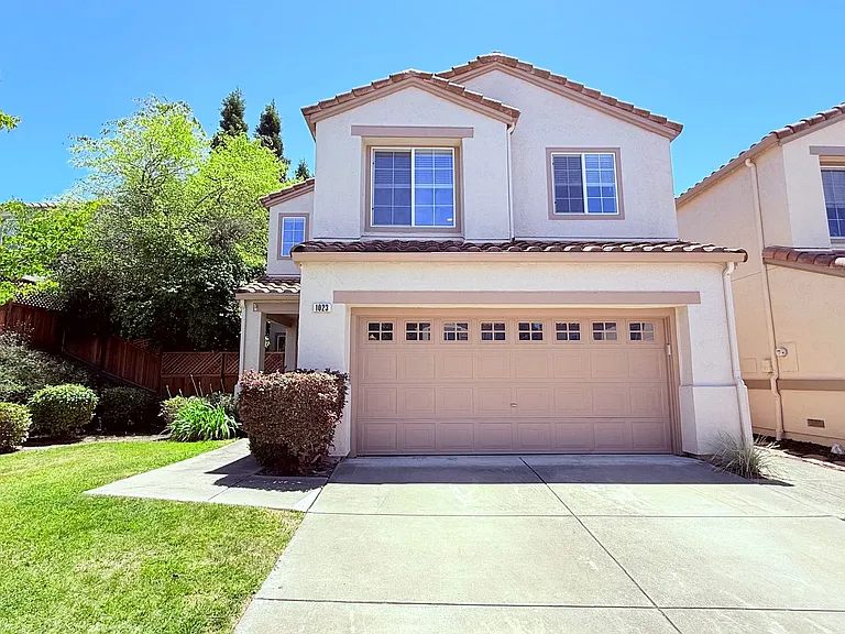 1023 Vista Pointe Cir — Photo 2