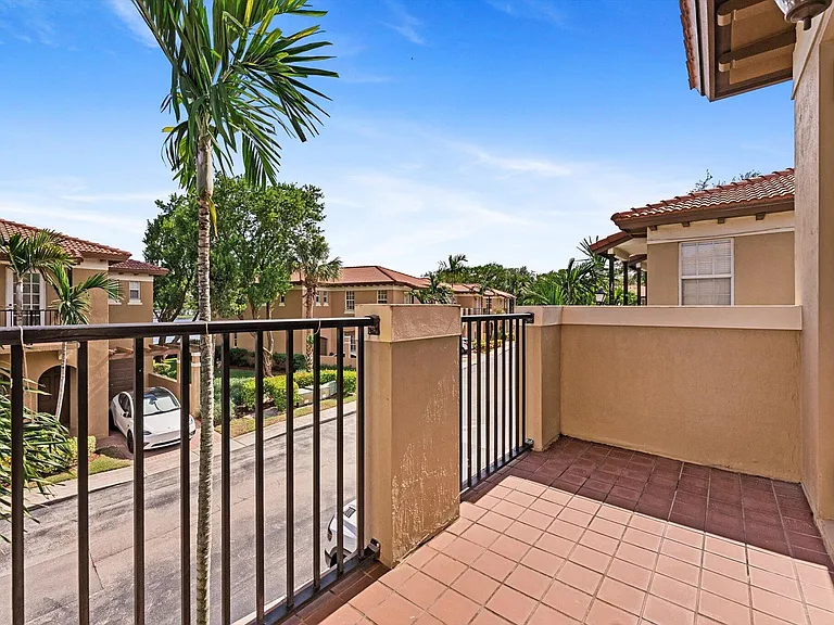 6884 Julia Gardens Dr — Photo 23