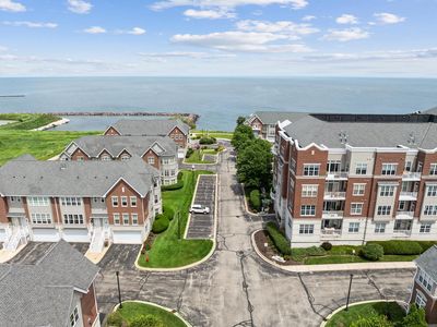 3872 South Lake DRIVE #101, Saint Francis, WI, 53235