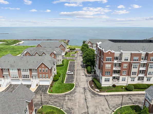 3872 South Lake DRIVE #101, Saint Francis, WI 53235