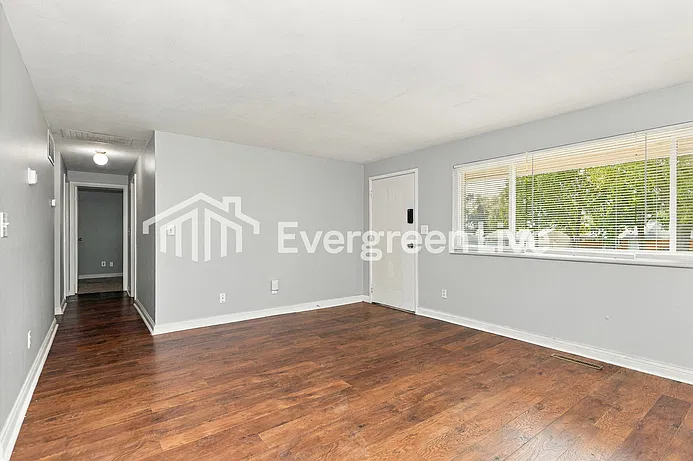 3 bed, 1.0 bath, 1040 sqft, $1,545 — Photo 4