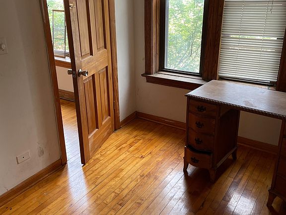 3rd image of 902 N California Ave #3F