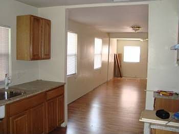 2nd image of 823 Twigg St