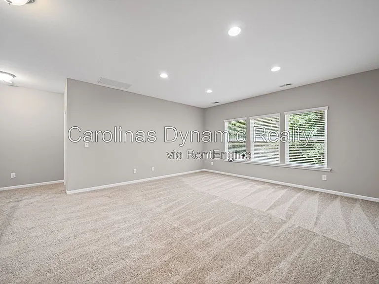 1912 Madeira Cir — Photo 22