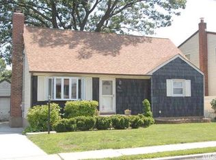 201 Arthur Ave, South Floral Park, NY 11001