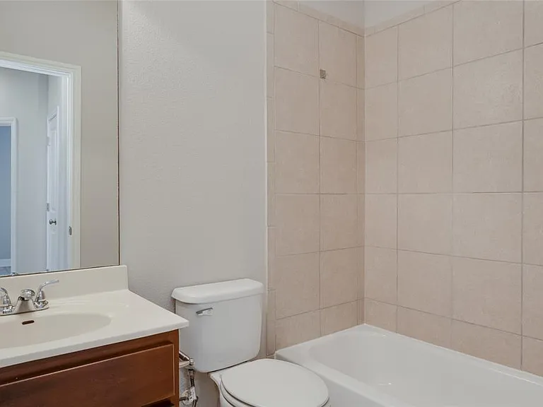 5701 Cougar Dr #D — Photo 17