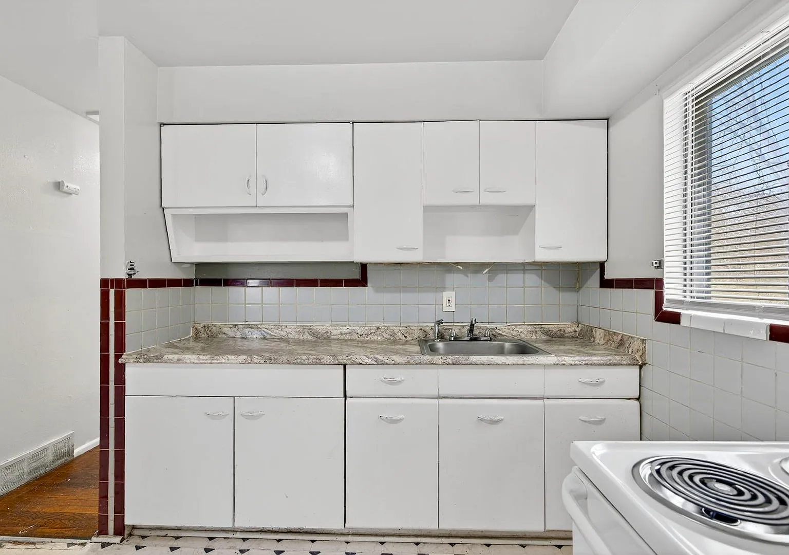 3 bed, 864 sqft, $1,100 — Photo 4