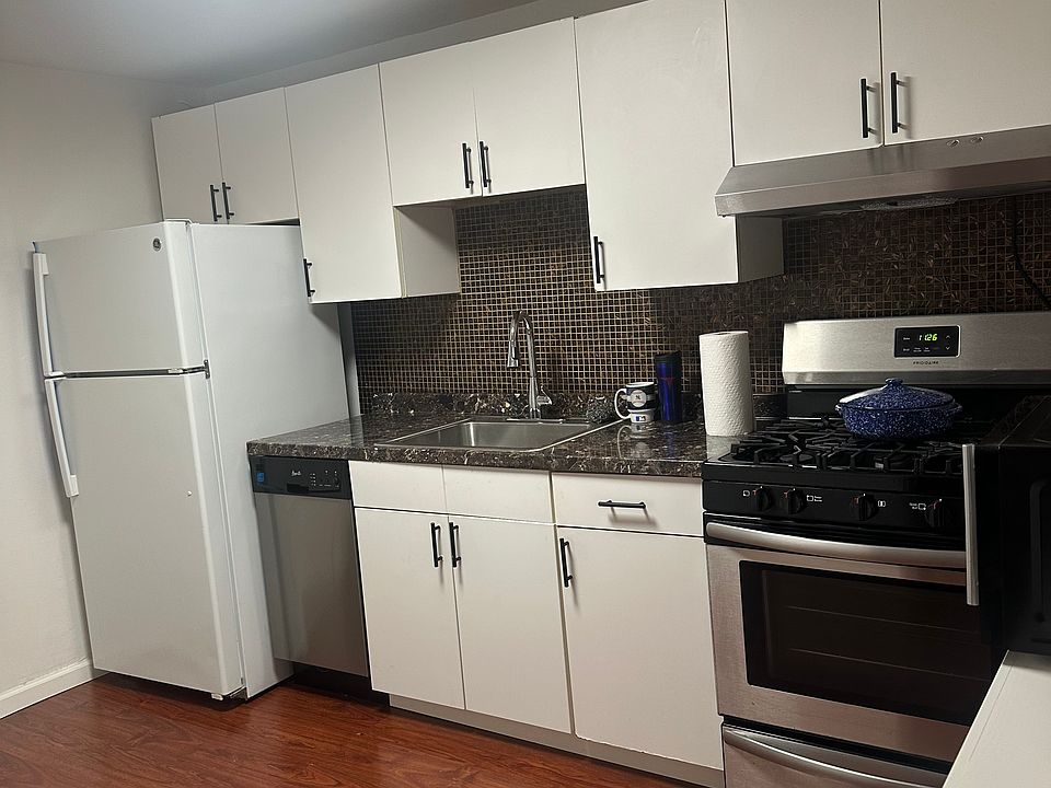1st image of 1026 Throgmorton Ave