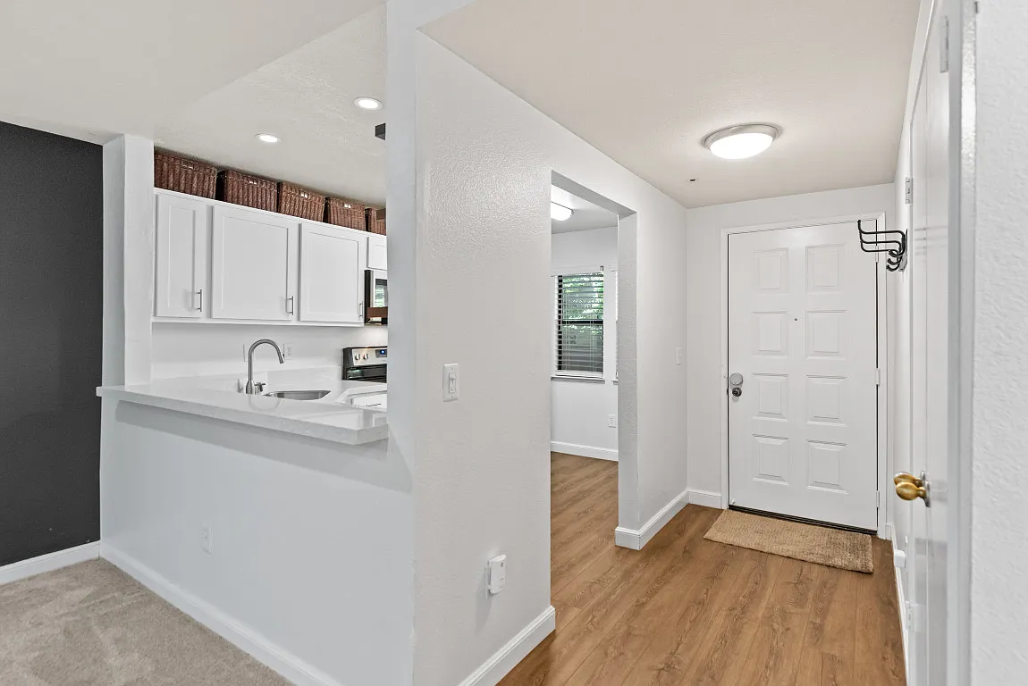 2 bed, 895 sqft, $3,095 — Photo 3