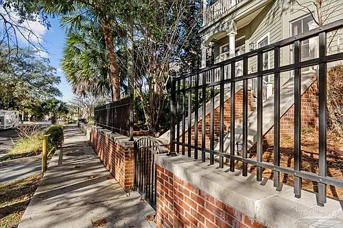 214 W La Rua St Photo 1