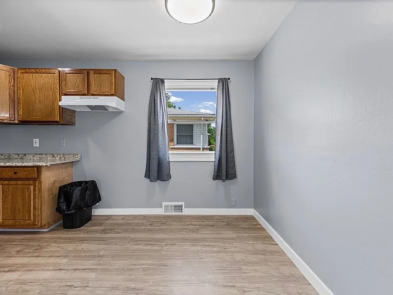 2464 Stieber St — Photo 12