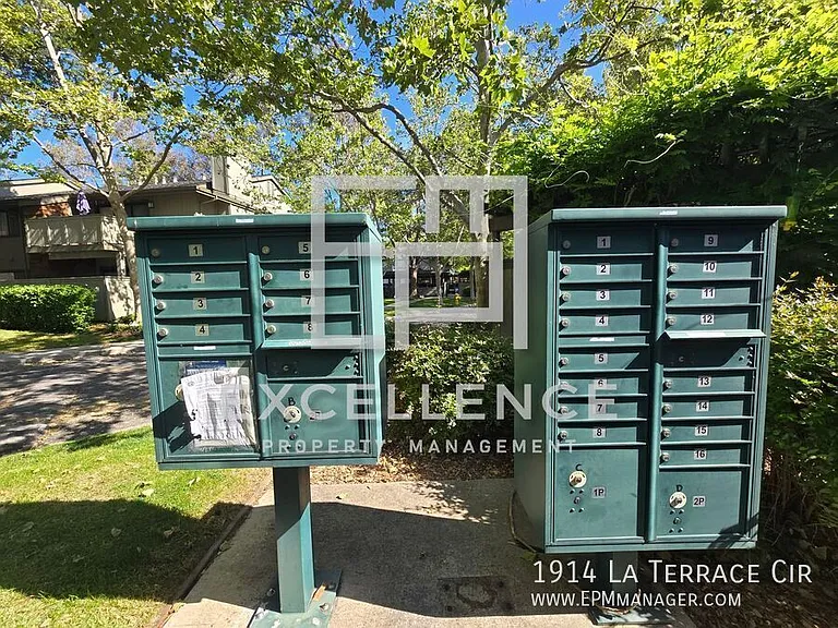 1914 La Terrace Cir — Photo 14