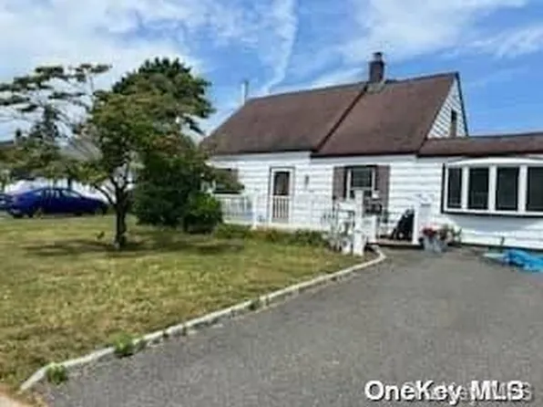 192 Shelter Lane, Levittown, NY 11756