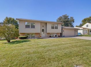 253 Walnut Ln, Crown Point, IN 46307